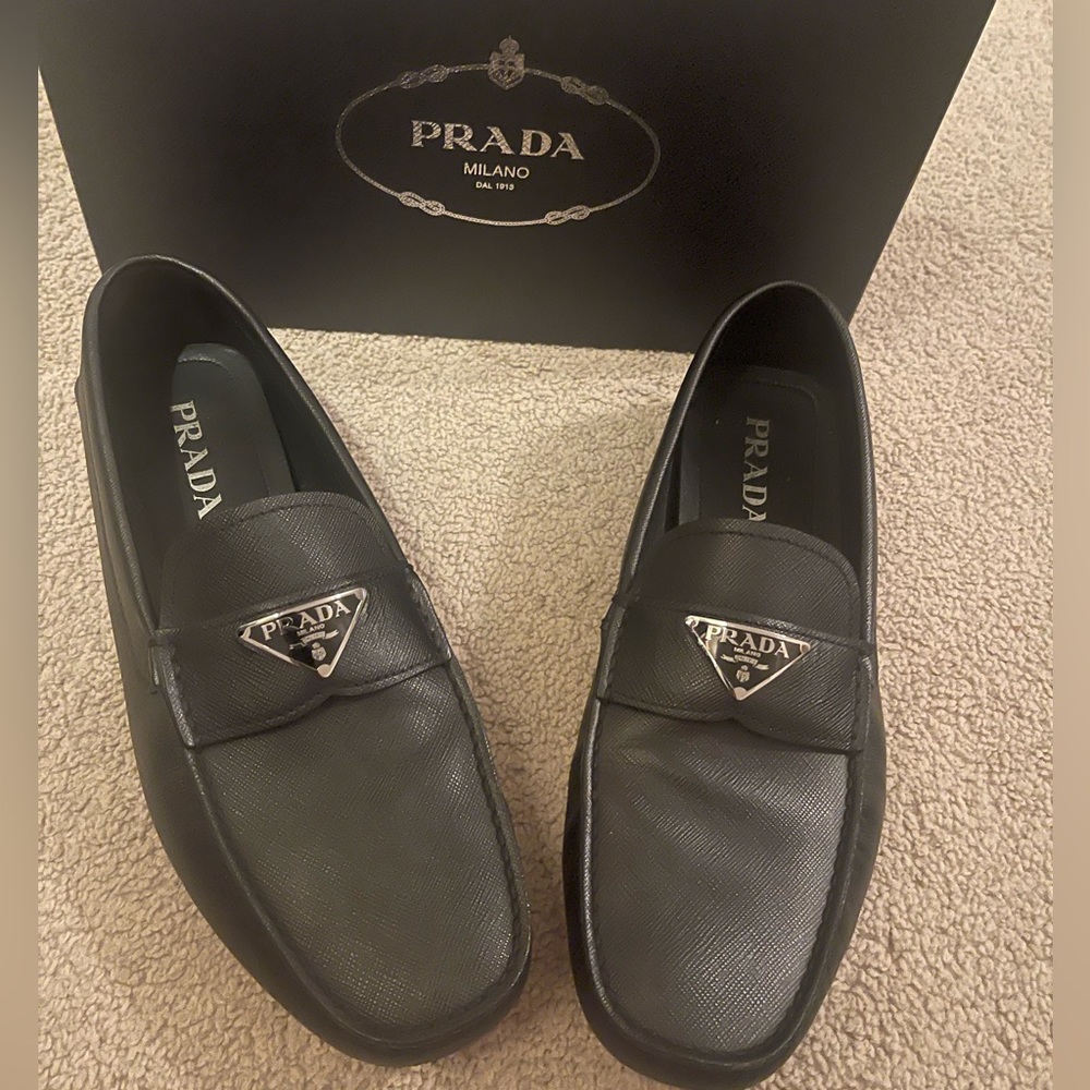 Black Prada loader